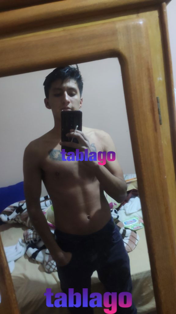 Chico de 23 años ofrece sus servicios y su pinga de 19 cm