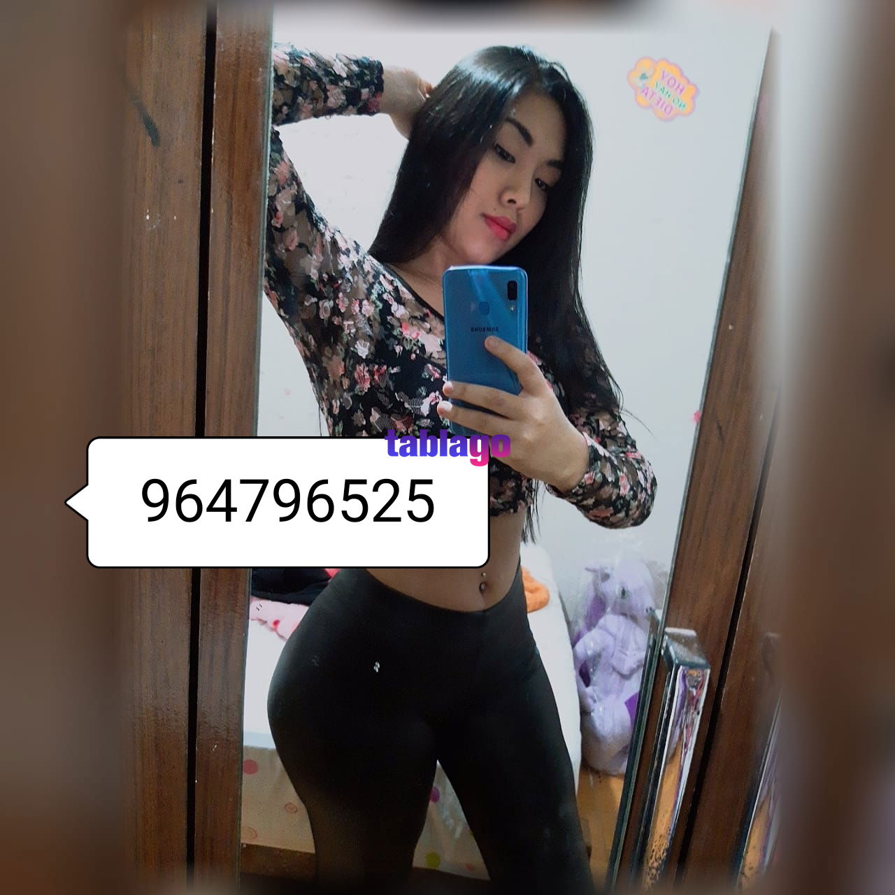 Diablita joven ardiente en la cama y muy complaciente.