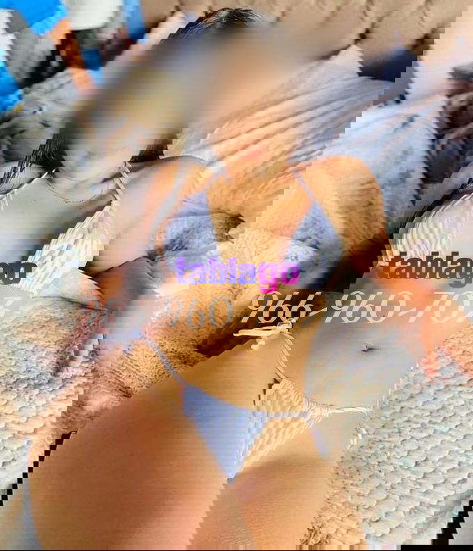 MARIANA COLOMBIANA ARDIENTE UNA LOBA EN LA CAMA FULL PERRITO