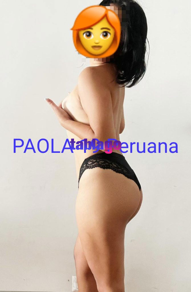 Paola sexy nena de bonito cuerpo en la cama fogosa.