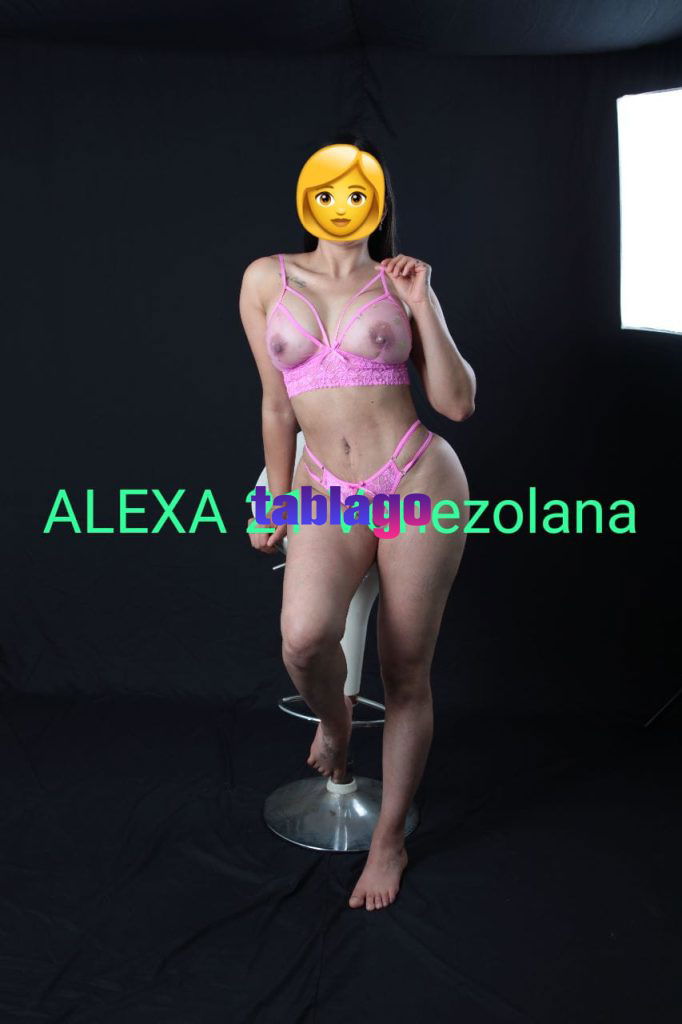 Alexa una nena de bonito cuerpo con rico senos grandes.