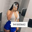 Bella kinesiología sexy con bonito y debundante cuerpo