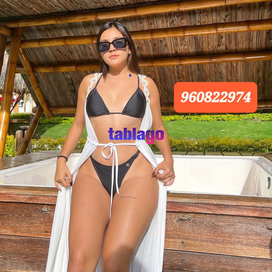 mujer sensual, de bonito cuerpo esperando por ti cariño.