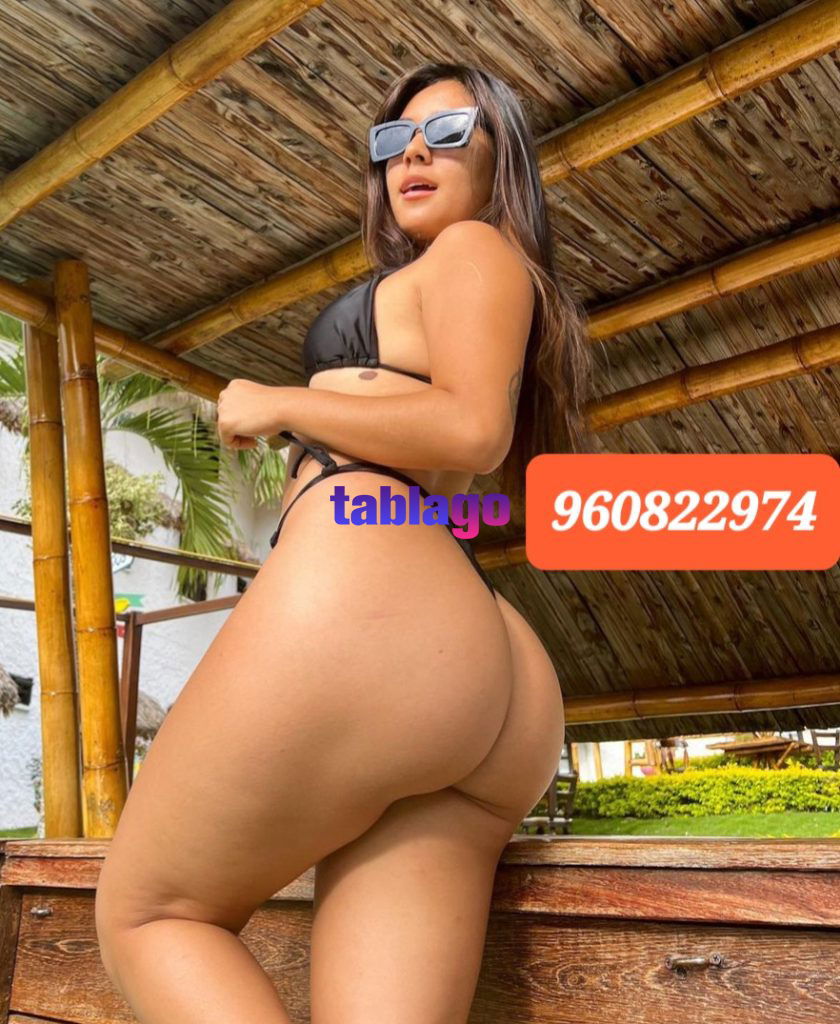 mujer sensual, de bonito cuerpo esperando por ti cariño.