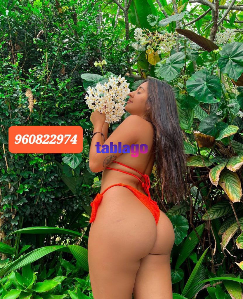 mujer sensual, de bonito cuerpo esperando por ti cariño.