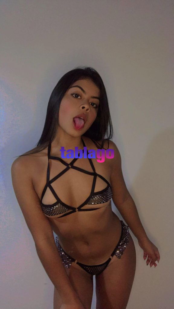 soy una joven y hermosa muñeca. Me encanta complacer y jugar, así que conmigo la pasarás increíble