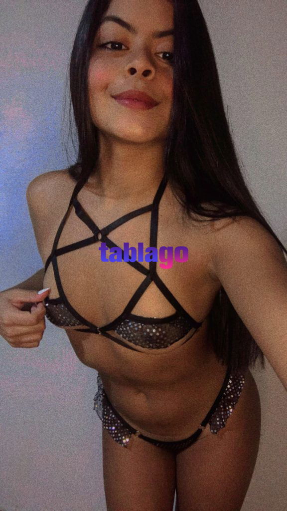 soy una joven y hermosa muñeca. Me encanta complacer y jugar, así que conmigo la pasarás increíble