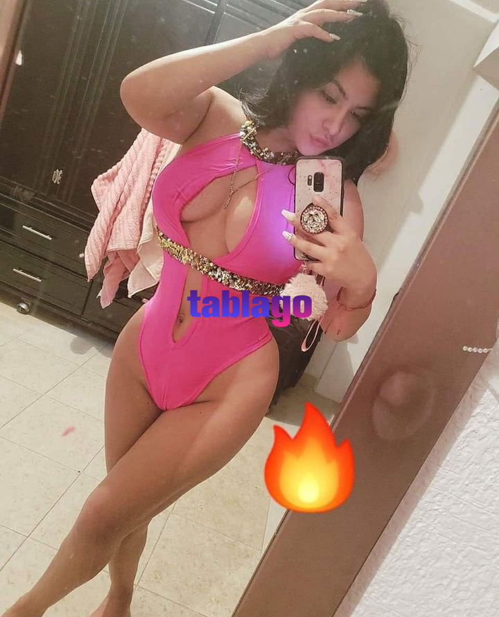 Linda mujer ardiente dispuesta a darte mucho amor