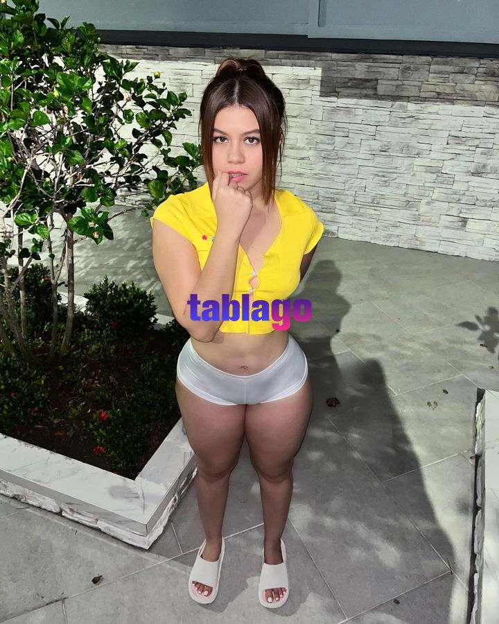 Recien salida de la secuandaria hermosa jovencita de tez blanca