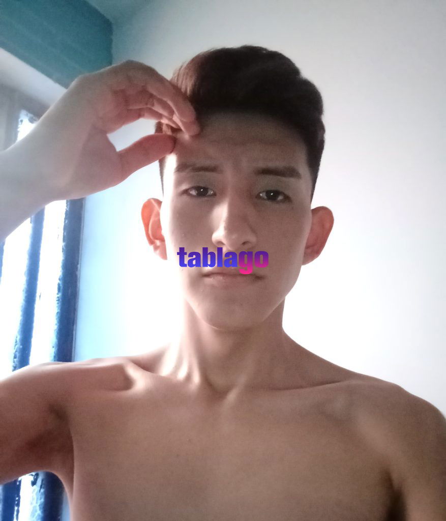 Jovencito pasivo delgado lampiño