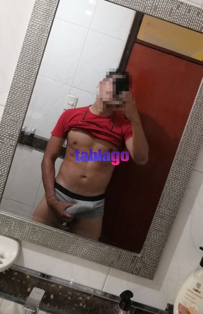 Joven atlético alto marcado y guapo en Los Olivos